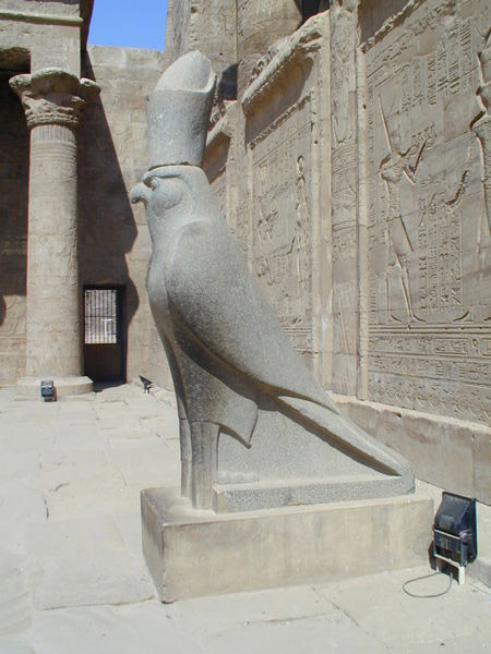 horus escultura